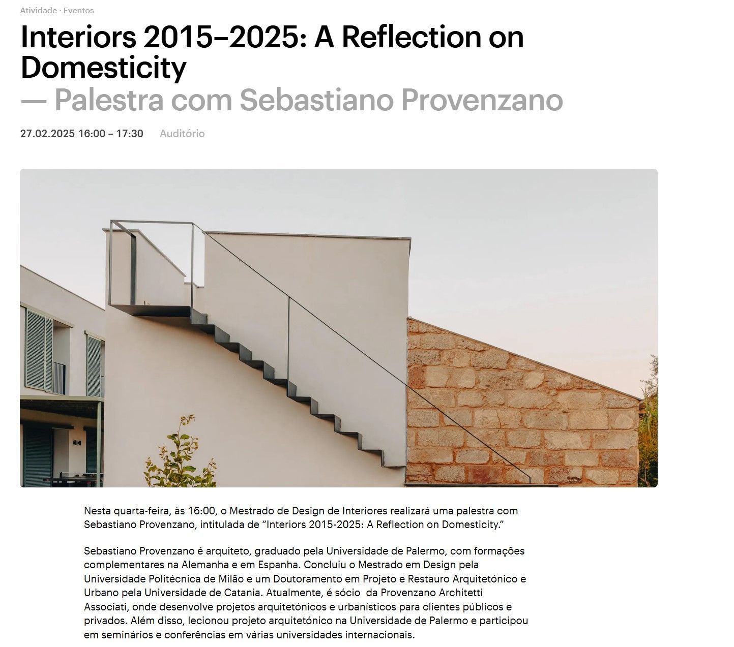 Pagina dell’articolo intitolato “Interni 2015–2025: una riflessione sulla domesticità”, con una foto di una scala e di una parete in pietra
